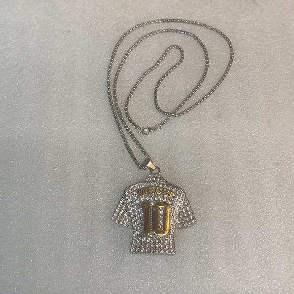 Lionel Messi #10 Titanium Stainless Steel Silver Crystals Pendant Necklace - Picture 4 of 4